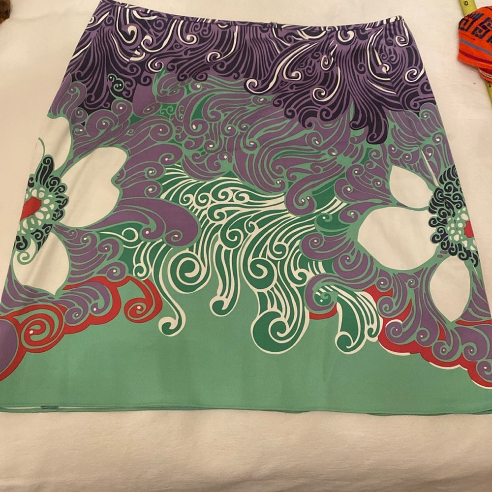 Tahari skirt with wonderful modern swirl print - Picture 1 of 8